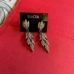 BACIA Vintage Silver/ Crystal Leaf Drop Earrings… NWOT